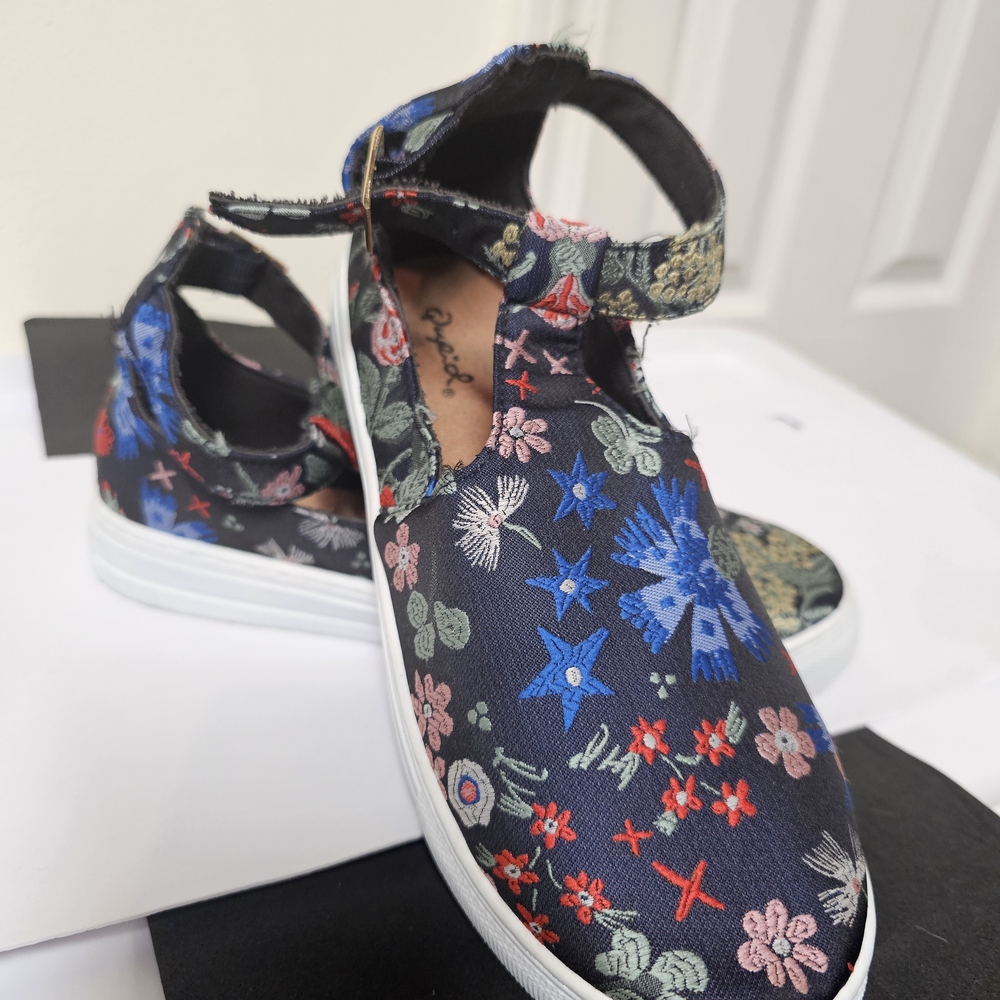 Source Unknown Floral Pattern Sneakers